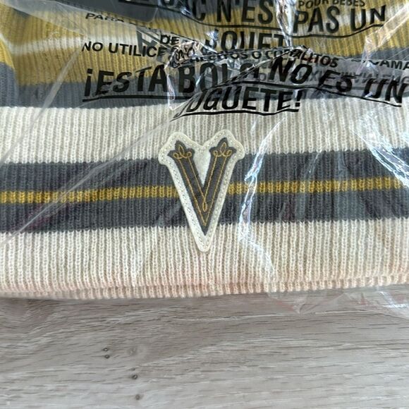 Fanatics Vegas Golden Knights 2024 NHL
Cuffed Knit Hat w/Pom OS NWT IN PKG - Picture 5 of 7